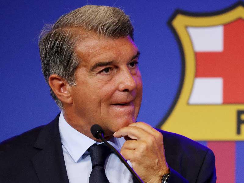 رئيس نادي برشلونة الإسباني خوان لابورتا