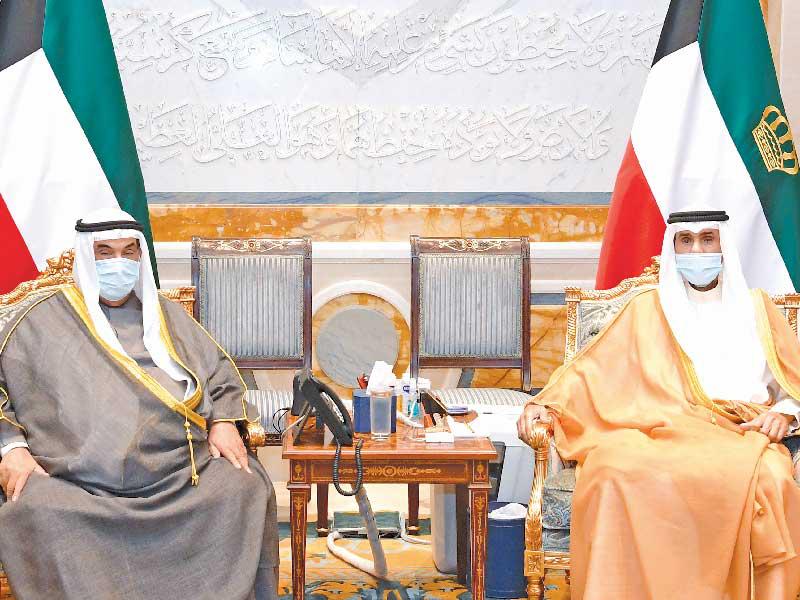 صاحب السمو أمير البلاد، الشيخ نواف الأحمد لدى استقباله سمو الشيخ ناصر المحمد أمس