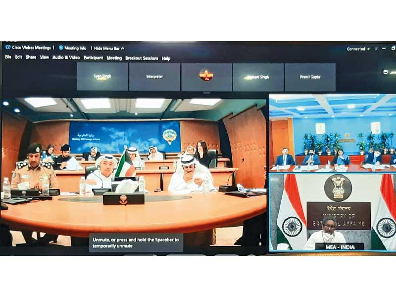 الوفدان الكويتي والهندي خلال اجتماع اللجنة أمس