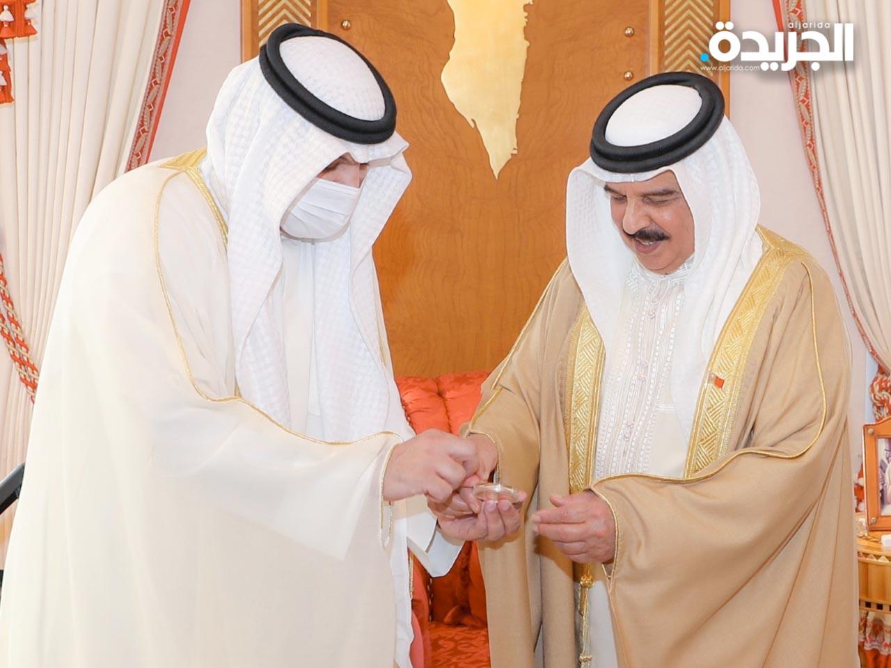 الكويت تهدي البحرين مسكوكة تذكارية