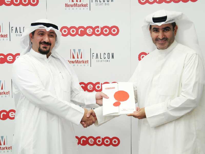 الرئيس التنفيذي لشركة Ooredoo عبدالعزيز يعقوب البابطين مع المدير العام لشركة New Market بدر جراقn