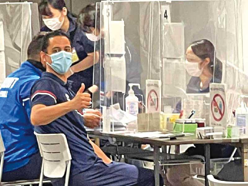 الوفد الكويتي خلال إجراء الفحص الصحي