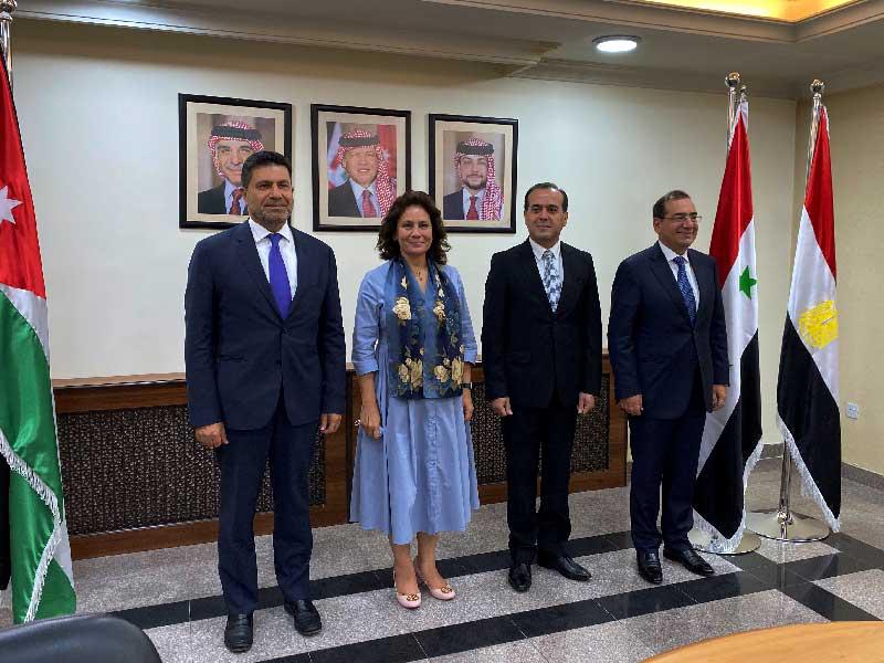 وزراء طاقة مصر ولبنان والأردن وسورية في عمان أمس (رويترز)