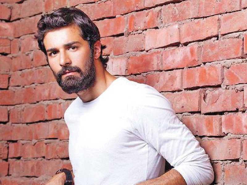 الممثل أحمد حاتم