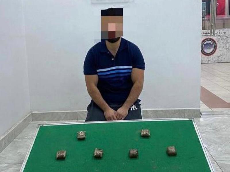 ضبط مقيم عربي جلب طرد بريدي بداخله كيلو ماريجوانا