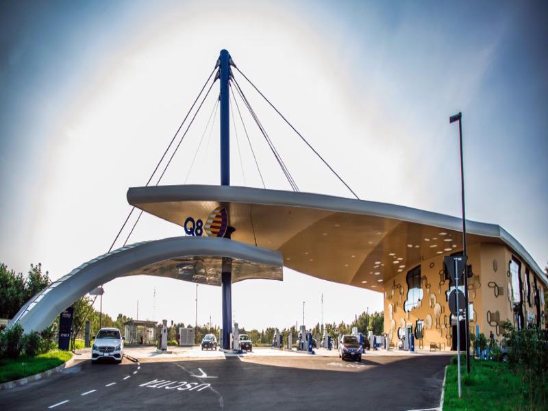 محطة وقود كويتية شمالي إيطاليا