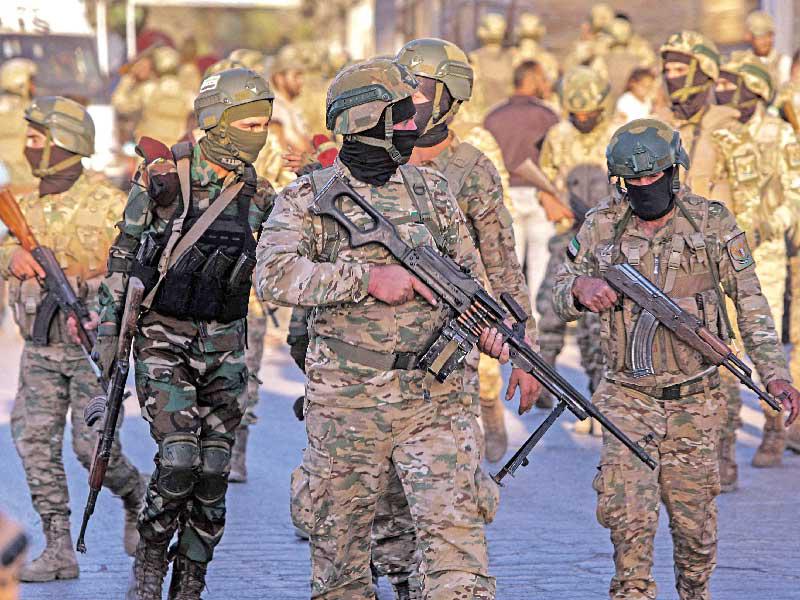 فصائل سورية موالية لتركيا خلال استعراض في شمال حلب أمس الأولt(أ ف  ب)