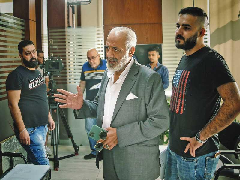 أيمن زيدان مع عدد من الفنانين