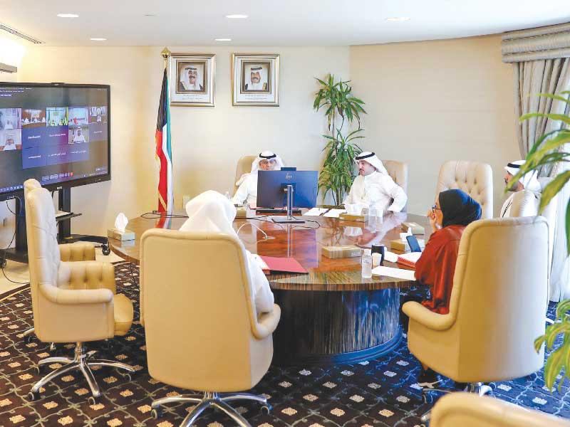  الأمين العام لمجلس الأمة عادل اللوغاني خلال الاجتماع المرئي