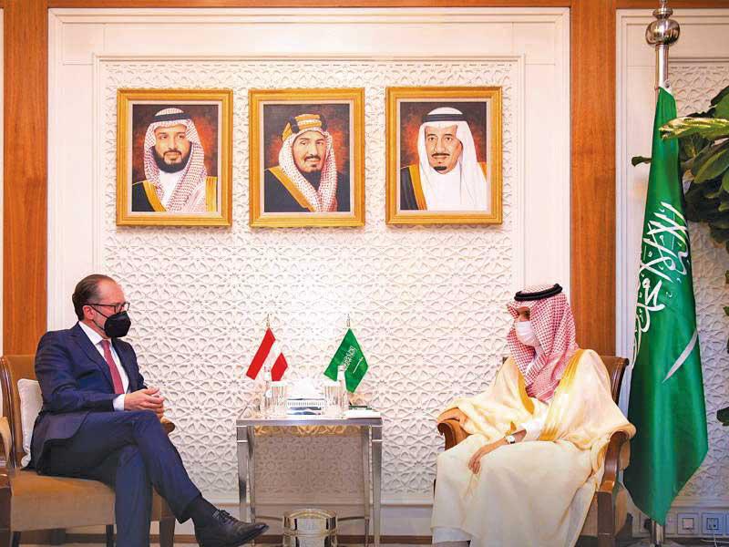 وزير الخارجية السعودي مستقبلاً نظيره النمساوي أمس