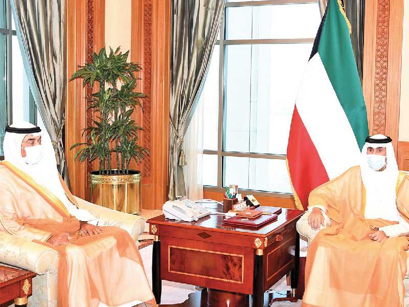  صاحب السمو أمير البلاد، الشيخ نواف الأحمد مستقبلا رئيس مجلس الوزراء سمو الشيخ صباح الخالد أمس