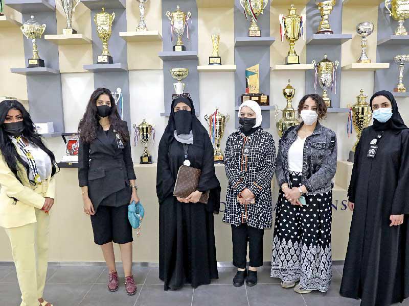 فريق «السكنية» خلال زيارته للكلية الأسترالية