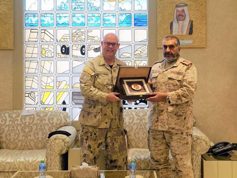  رئيس الأركان العامة للجيش الفريق الركن، خالد الصالح وقائد العمليات المشتركة الكندية الفريق بحري جون روبورت أكتشرلوني