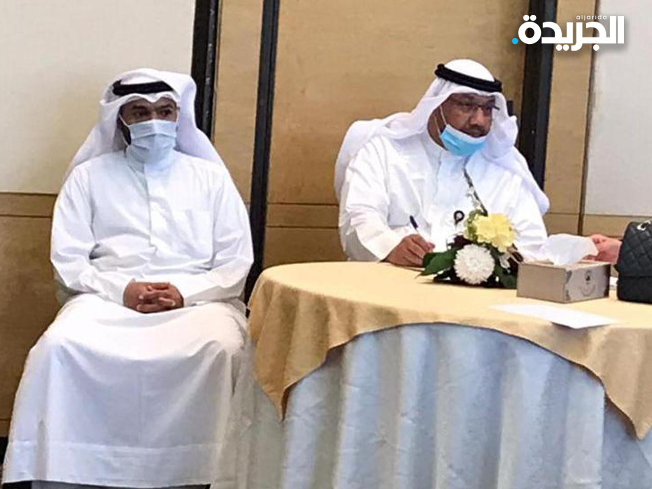 اليعقوب خلال لقائه بمسؤولي حولي