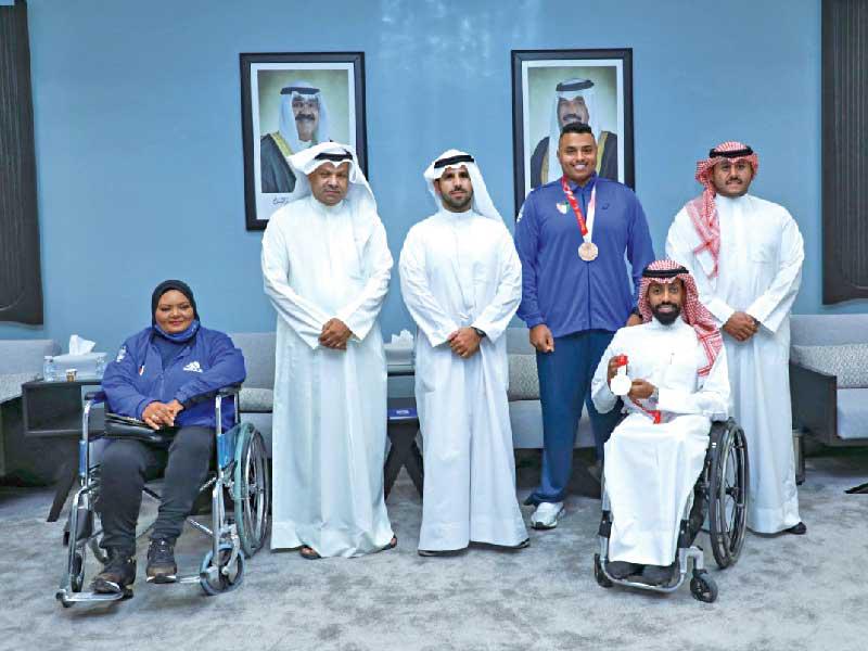 رئيس اللجنة الأولمبية الكويتية الشيخ فهد الناصر يكرم المشاركين في دورة الألعاب البارالمبية أمس الأول