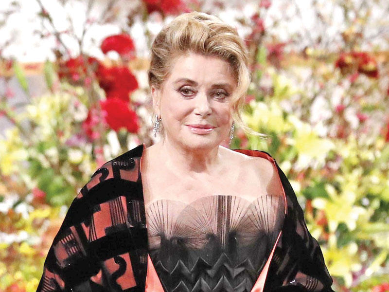 النجمة السينمائية كاثرين دونوف 