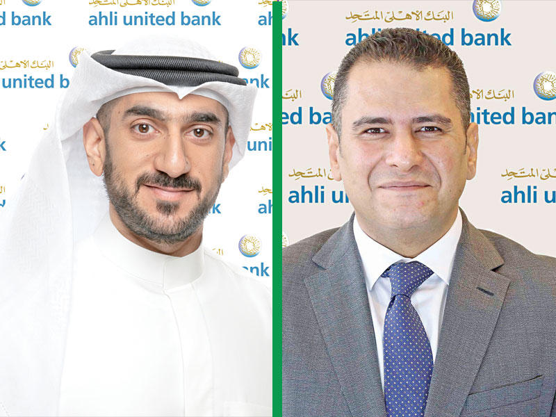 نائب أول الرئيس التنفيذي - مجموعة الأعمال المصرفية بـالبنك الأهلي المتحد هشام زغلول - مساعد المدير العام لإدارة النقد في البنك الأهلي المتحد علي النقي