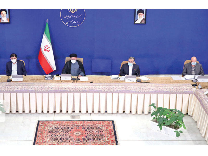 رئيسي خلال اجتماع حكومي في طهران أمس (إرنا)