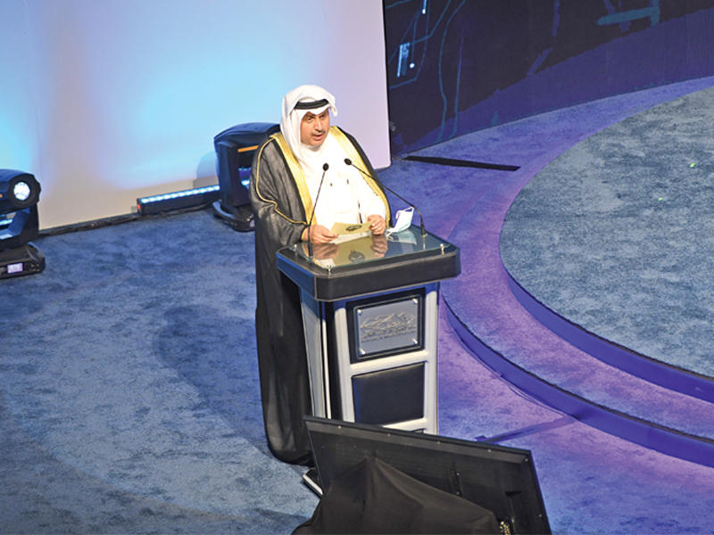  نائب رئيس مجلس الوزراء وزير الدفاع، الشيخ حمد الجابر متحدثاً أثناء تدشين التطبيق أمس