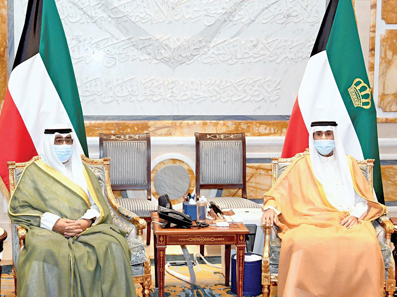 سمو أمير البلاد الشيخ نواف الأحمد مستقبلاً  سمو ولي العهد الشيخ مشعل الأحمد أمس