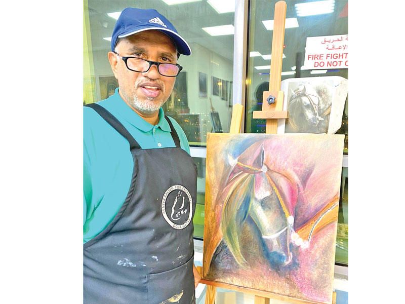 الفنان التشكيلي د. وليد سراب أثناء الورشة 