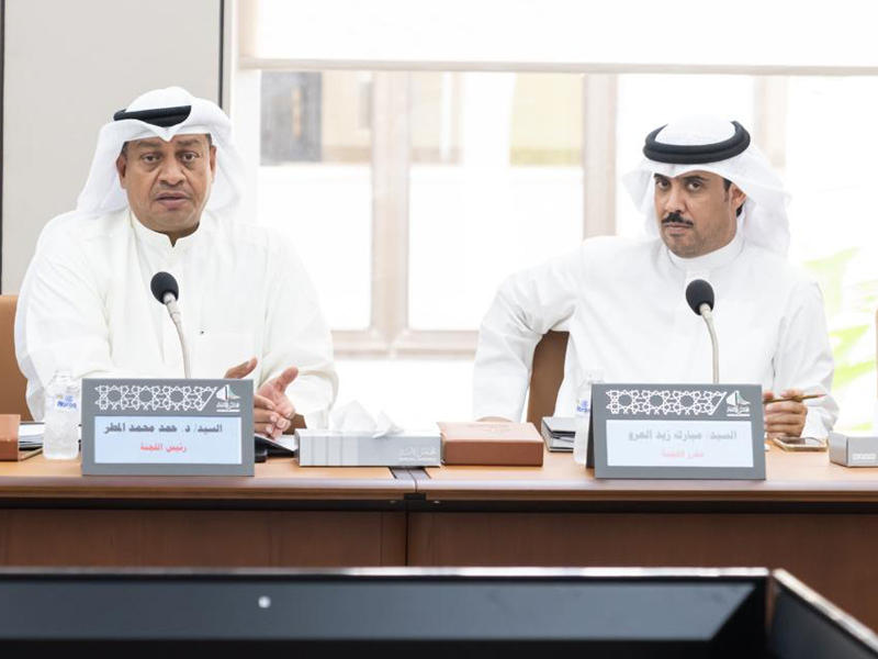  رئيس اللجنة النائب د. حمد المطر والنائب العرو في اجتماع لجنة البيئة البرلمانية أمس