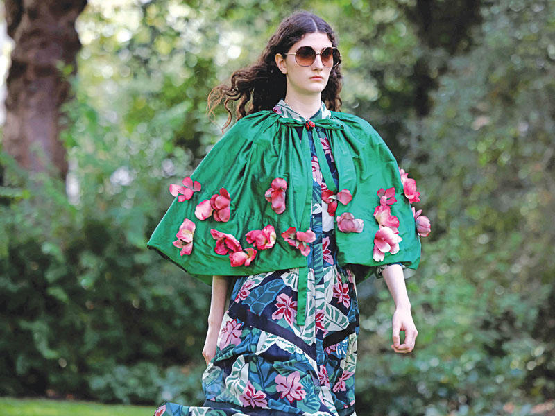 من أسبوع الموضة في لندن