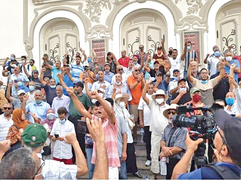 مسيرة معارضة وأخرى مؤيدة لقرارات الرئيس قيس سعيد في تونس