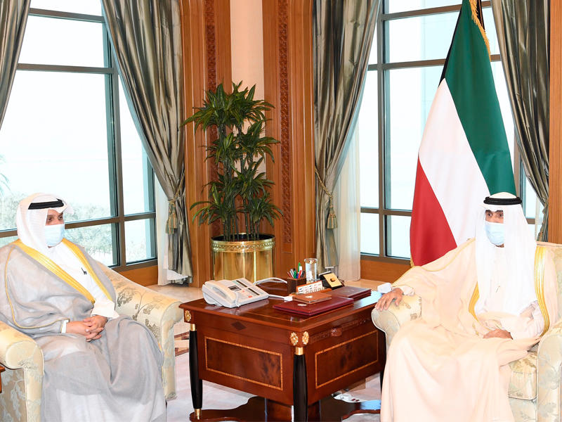 صاحب السمو أمير البلاد، الشيخ نواف الأحمد مستقبلاً  رئيس مجلس الوزراء بالإنابة وزير الدفاع الشيخ حمد الجابر أمس