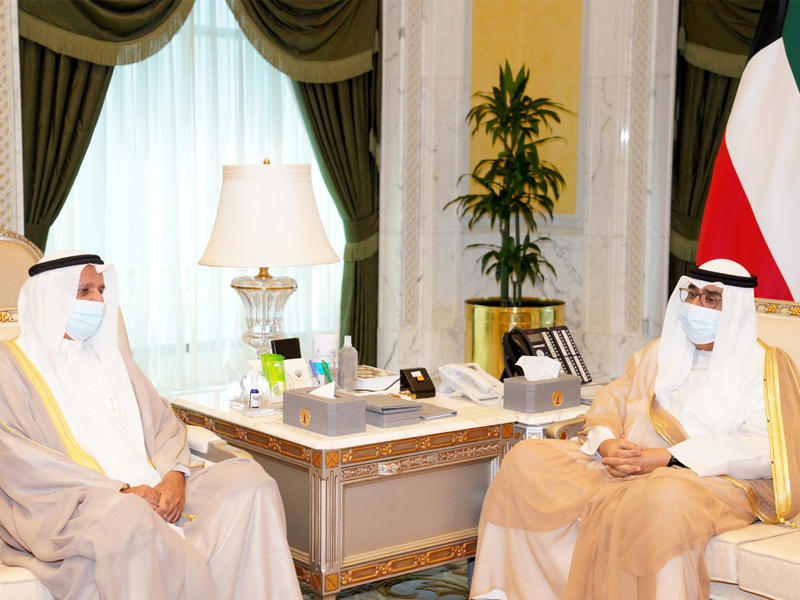  سمو ولي العهد الشيخ مشعل الأحمد مستقبلاً نائب رئيس مجلس الوزراء وزير العدل وزير الدولة لشؤون تعزيز النزاهة عبدالله الرومي أمس