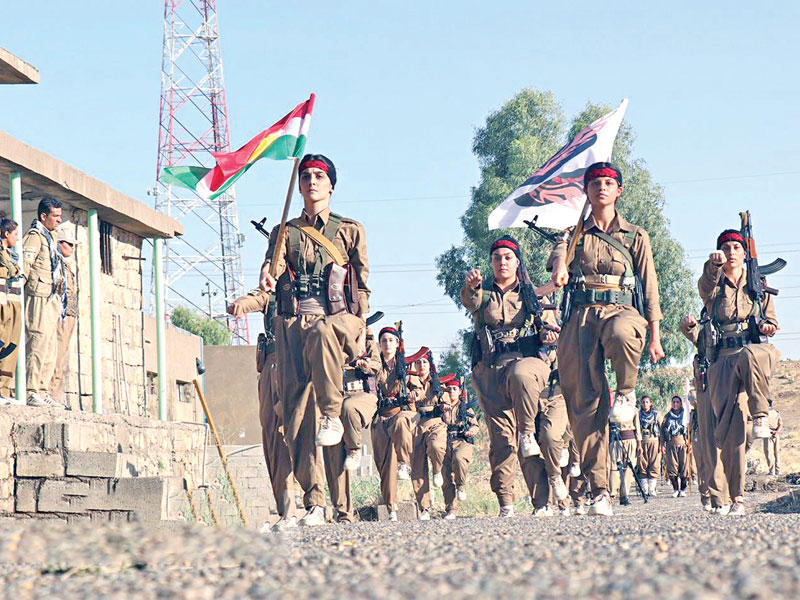 مقاتلات كرديات ضمن قوات «البيشمركة» في شمال العراق 