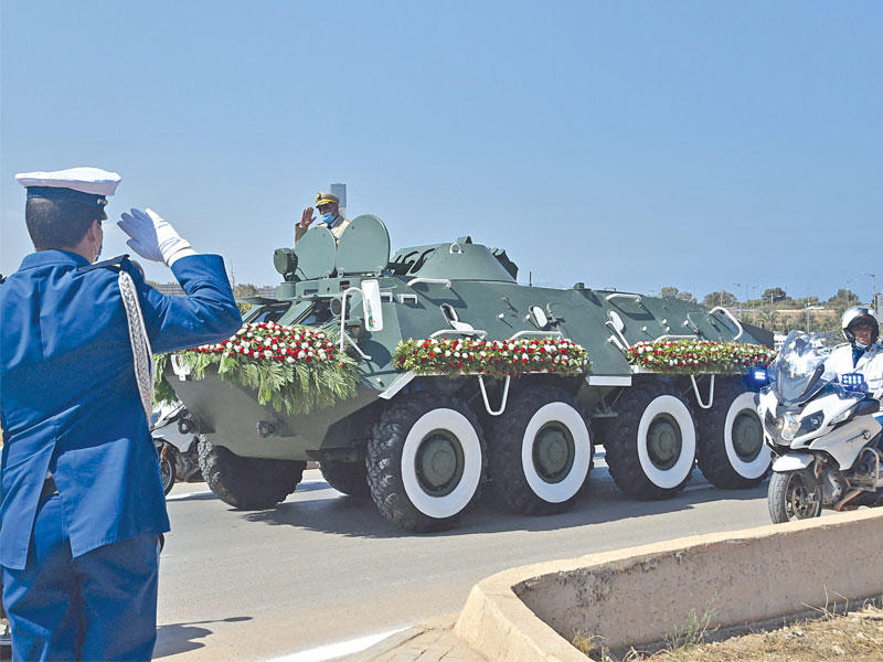 جثمان رئيس الجمهورية السابق عبدالعزيز بوتفليقة إلى مثواه الأخير بمقبرة العالية في الجزائر العاصمة