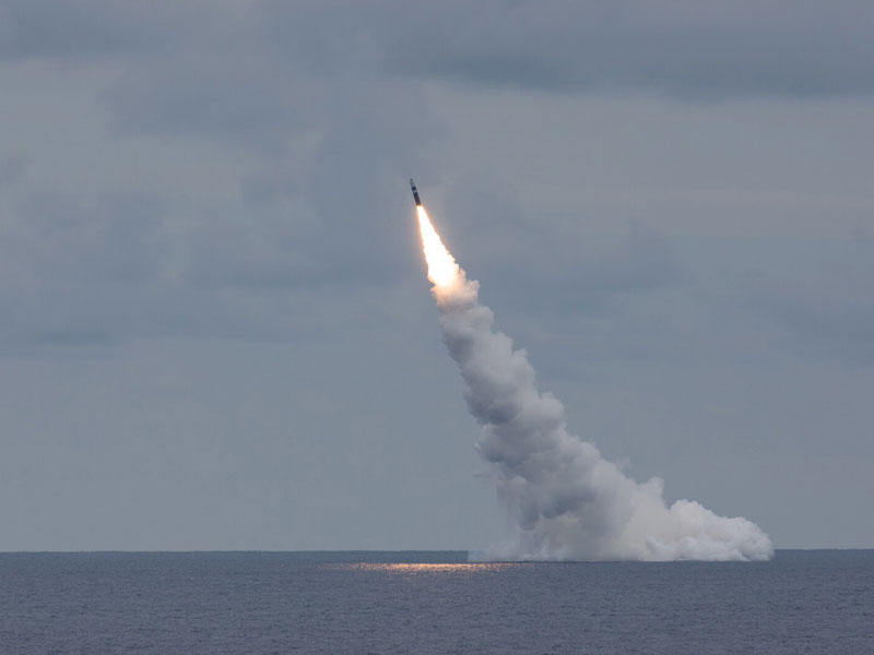 اختباراً ناجحاً لصاروخين باليستيين من طراز «Trident II» فوق مياه المحيط الأطلسي.