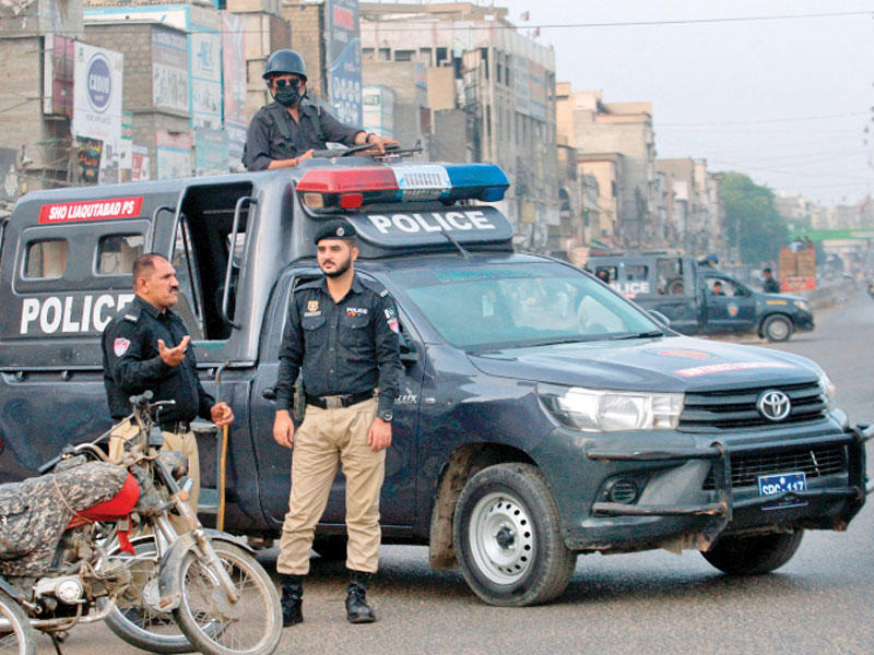 مقتل شرطي يحرس فريق التطعيم ضد شلل الأطفال في قرية ضال بهزادي في ريف شمال غرب باكستان