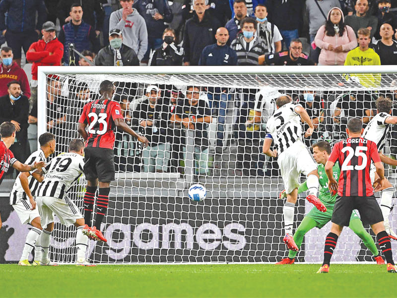 ريبيتش نجم ميلان يحرز هدفه في مرمى يوفنتوس