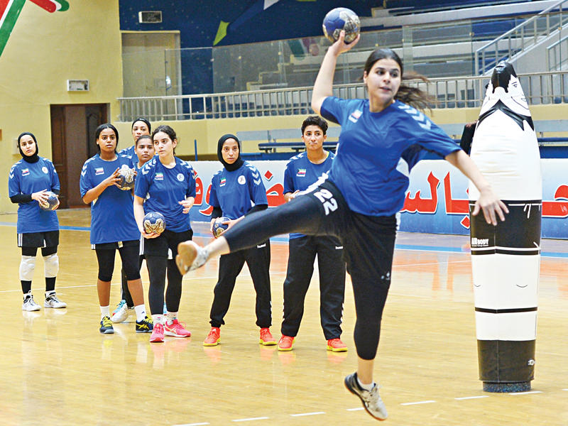 جانب من تدريبات سابقة لمنتخب سيدات كرة اليد