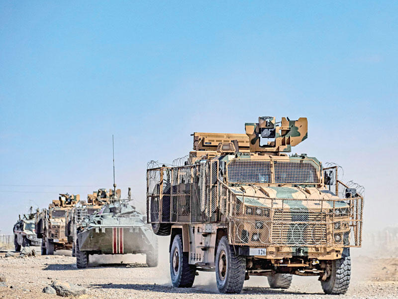 دورية تركية - روسية مشتركة في محافظة الحسكة شمال شرق سورية (أ ف ب)