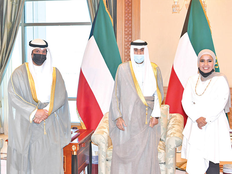  سمو أمير البلاد، الشيخ نواف الأحمد مستقبلاً وزير الشباب والشهاب أمس