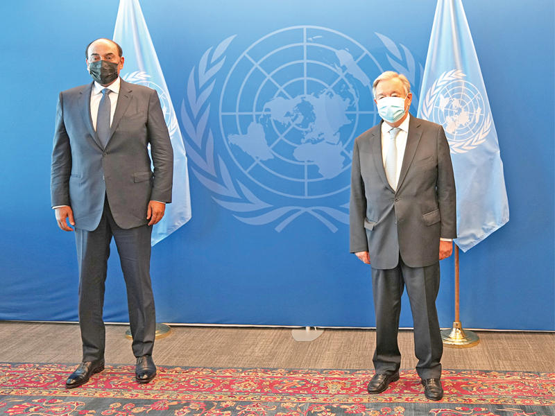  ممثل سمو أمير البلاد، الشيخ نواف الأحمد، رئيس مجلس الوزراء سمو الشيخ صباح الخالد لدى لقائة غوتيريش أمس الأول