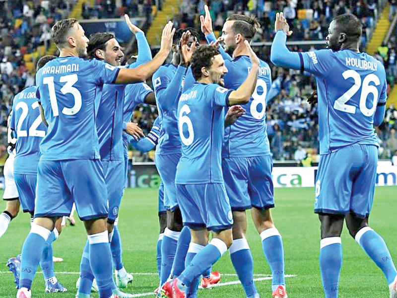 فرحة لاعبي نابولي بالفوز