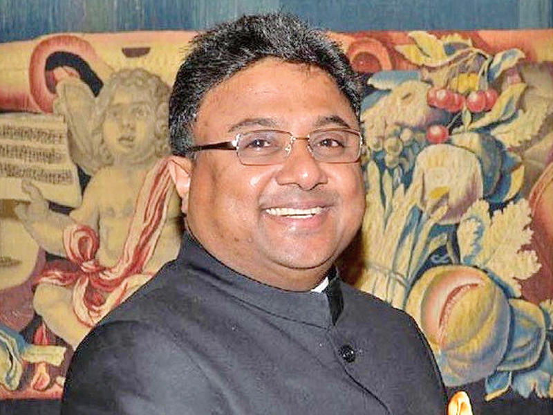  السفير الهندي لدى البلاد سيبي جورج 