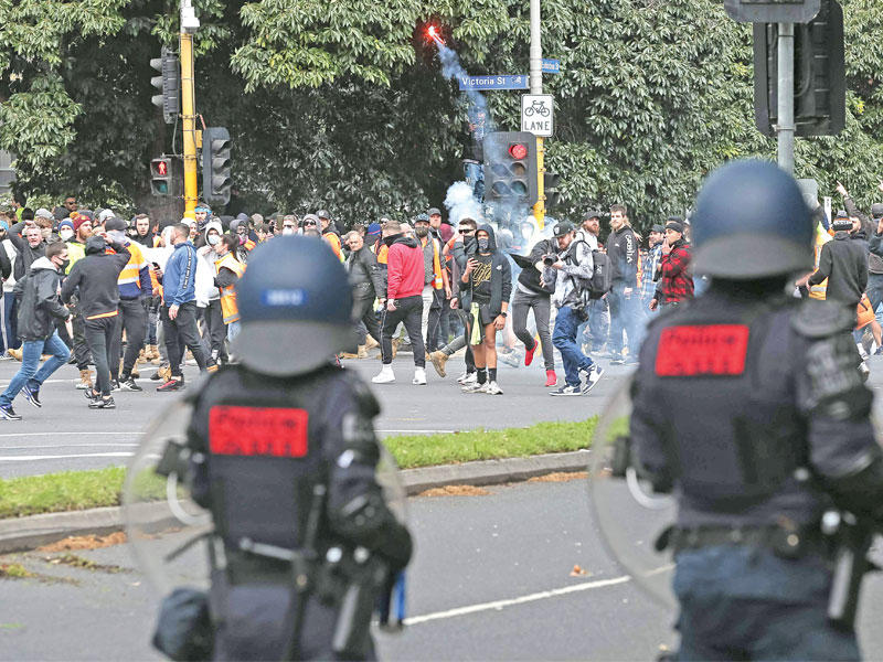 احتجاجات حاشدة لمعارضي اللقاحات والحجْر