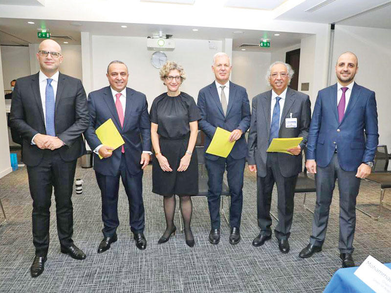 الشيخ محمد الجراح خلال مشاركته في توقيع الاتفاقية