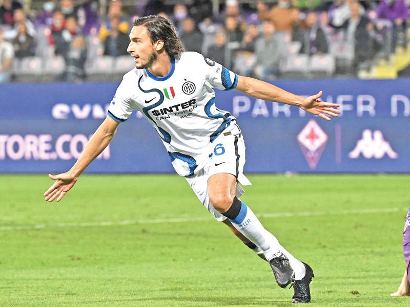 دارميان نجم الإنتر يحتفل بهدفه