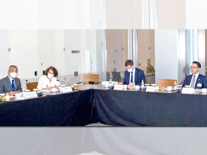 وزير الخارجية وزير الدولة لشؤون مجلس الوزراء الشيخ الدكتور أحمد الناصر خلال مشاركته بالاجتماع الوزاري لمجموعة الحوكمة العالمية