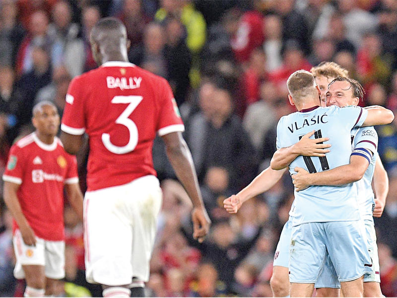 لاعبو ويست هام يحتفلون بالتأهل