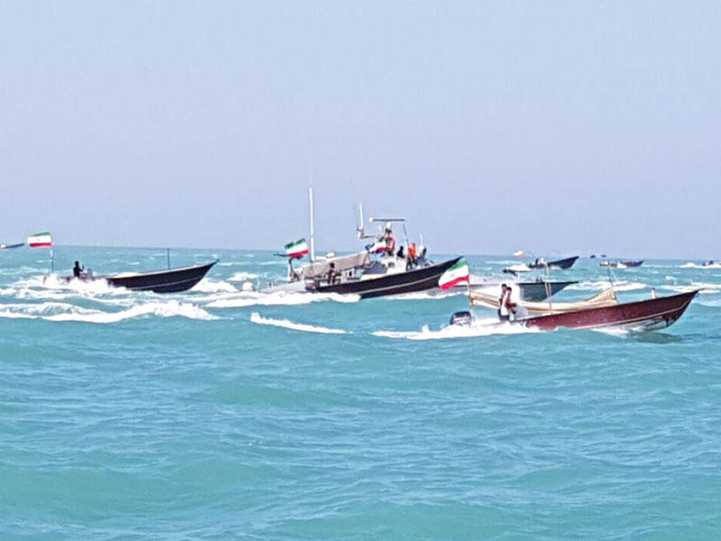 قطع بحرية تابعة لـ«الحرس الثوري» خلال استعراض في الخليج أمس الاول  (إرنا)