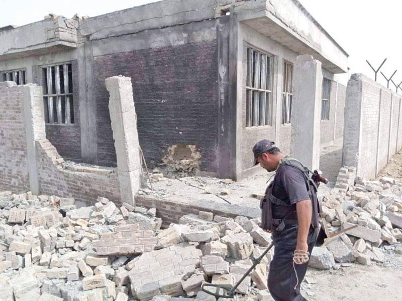 قنبلة تستهدف مدرسة للبنات شمال غربي باكستان 