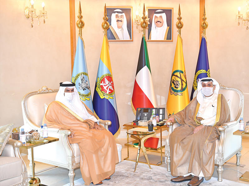 رئيس مجلس الوزراء بالإنابة وزير الدفاع الشيخ حمد الجابر مستقبلا السفير القطري أمس