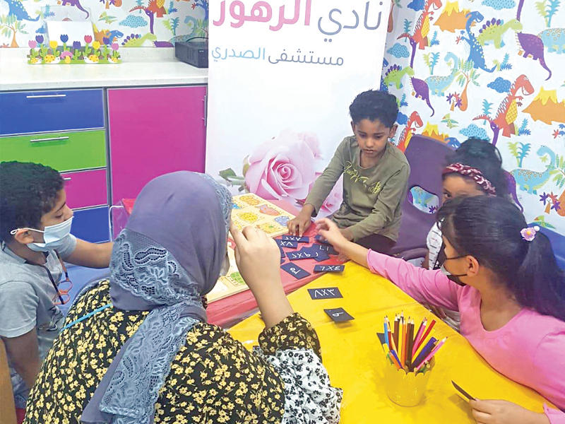 جانب من  الأنشطة التوعوية الصحية والإرشادية للأطفال المرضى بالمستشفيات